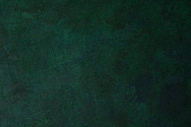 Koyu yaşlı alçı ve pürüzlü yüzeyi olan yeşil desenli grunge duvar