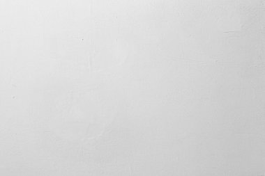 Bu el değmemiş beyaz duvar, hassas sıva kaplamalı çok yönlü bir zemin sunuyor..