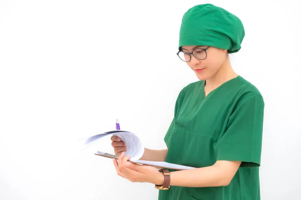 Retrato Jovem Enfermeira Mulher Vestindo Vestido Cirúrgico Com Fundo Isolado — Fotografia de Stock