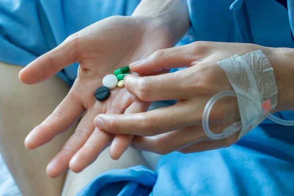 Cropped Shot Patient Holding Medicines Eat Medicines Chemicals Used Cure — Stock Photo, Image