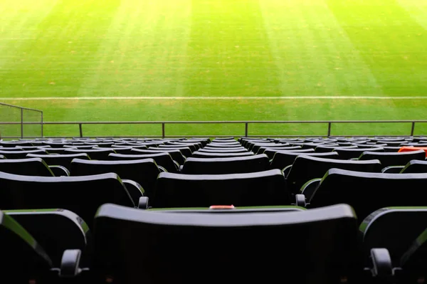 Uma Fila Vazia Assentos Plástico Estádio Futebol Assento Estádio Arranjo — Fotografia de Stock