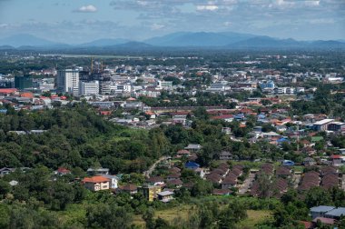 Chiang Rai 'nin manzarası Wat Phra' dan Doi Khao Kwai tapınağı Tayland 'ın Chiang Rai bölgesinde görüldü..