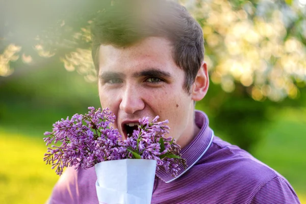 Defocus Close Portrait Handsome Caucasian Man Cone Flowers Lilac Garden — Stock Photo, Image