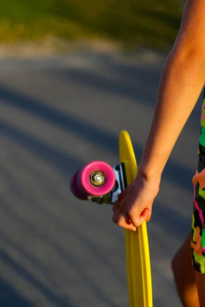 Defocus Girl Holding Yellow Penny Board Back View Youth Hipster — 스톡 사진