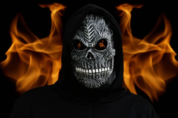 Man Dood Masker Met Vuur Vlam Ogen Donkere Zwarte Hel — Stockfoto