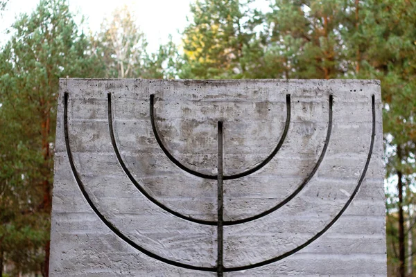 콘크리트 메노라 유대인의 상징이다 초점이 않아서 — 스톡 사진