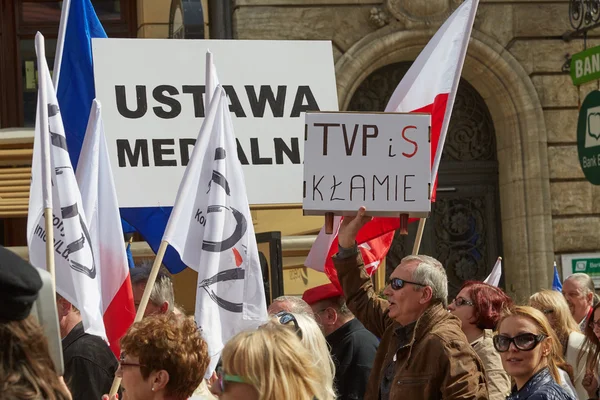 Комітет оборонного демократії прихильників протестують у Вроцлаві — стокове фото