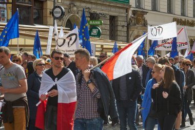Wroclaw bölgesindeki protesto demokrasi savunma destekçileri Komitesi