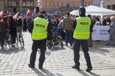 Wroclaw bölgesindeki protesto demokrasi savunma destekçileri Komitesi