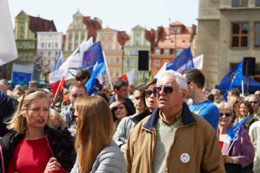 Wroclaw bölgesindeki protesto demokrasi savunma destekçileri Komitesi