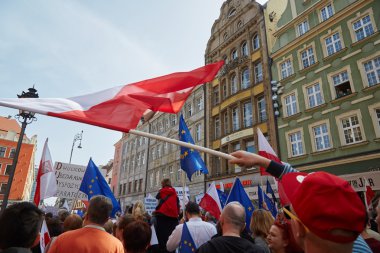 Wroclaw bölgesindeki protesto demokrasi savunma destekçileri Komitesi