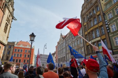 Wroclaw bölgesindeki protesto demokrasi savunma destekçileri Komitesi