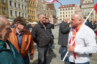 Wroclaw bölgesindeki protesto demokrasi savunma destekçileri Komitesi