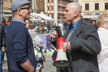 Wroclaw bölgesindeki protesto demokrasi savunma destekçileri Komitesi