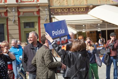 Wroclaw bölgesindeki protesto demokrasi savunma destekçileri Komitesi