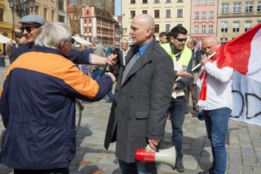 Wroclaw bölgesindeki protesto demokrasi savunma destekçileri Komitesi