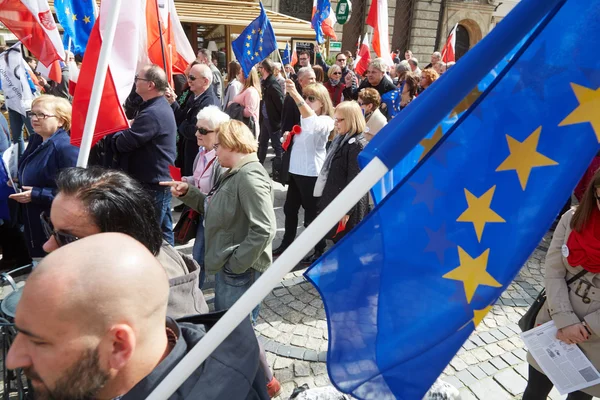 Committee for the Defence of Democracy supporters protesting in Wroclaw — Stock Photo, Image