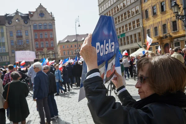 Committee for the Defence of Democracy supporters protesting in Wroclaw — Stock Photo, Image