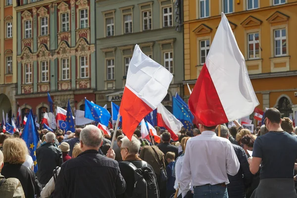 Bizottsága a védelem a demokrácia szurkolók tiltakoznak a Wroclaw — Stock Fotó
