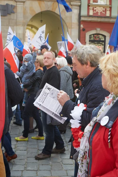 Comité voor de aanhangers van de verdediging van de democratie protesteren in Wroclaw — Stockfoto