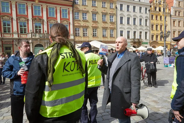 Committee for the Defence of Democracy supporters protesting in Wroclaw — Stock Photo, Image