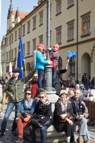 Bizottsága a védelem a demokrácia szurkolók tiltakoznak a Wroclaw — Stock Fotó