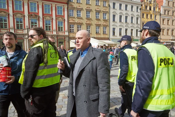 Comité voor de aanhangers van de verdediging van de democratie protesteren in Wroclaw — Stockfoto