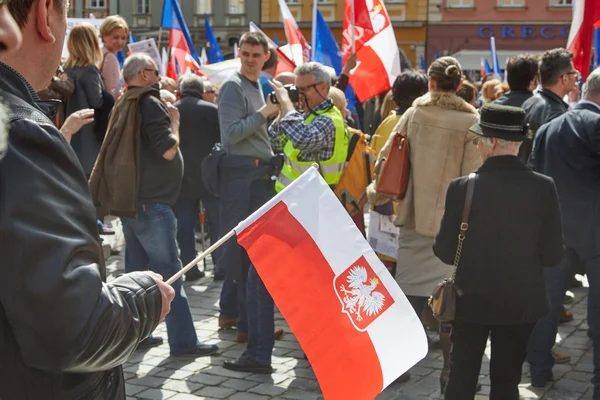 Committee for the Defence of Democracy supporters protesting in Wroclaw — Stock Photo, Image