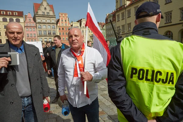 Comité voor de aanhangers van de verdediging van de democratie protesteren in Wroclaw — Stockfoto