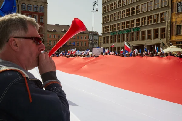 Bizottsága a védelem a demokrácia szurkolók tiltakoznak a Wroclaw — Stock Fotó