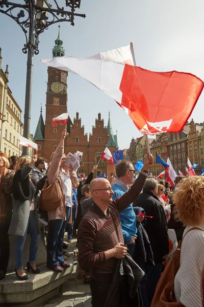 Bizottsága a védelem a demokrácia szurkolók tiltakoznak a Wroclaw — Stock Fotó