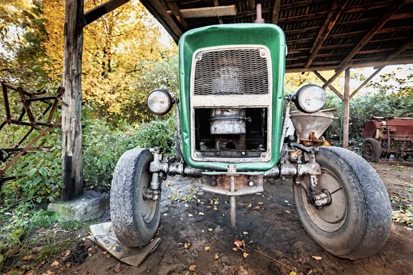 Staré, používané traktor — Stock fotografie