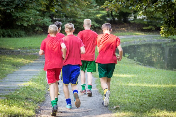 Unga manliga löpare — Stockfoto