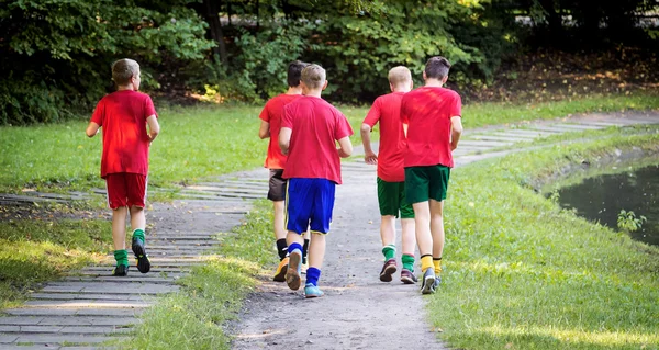 Corredores masculinos jóvenes — Foto de Stock