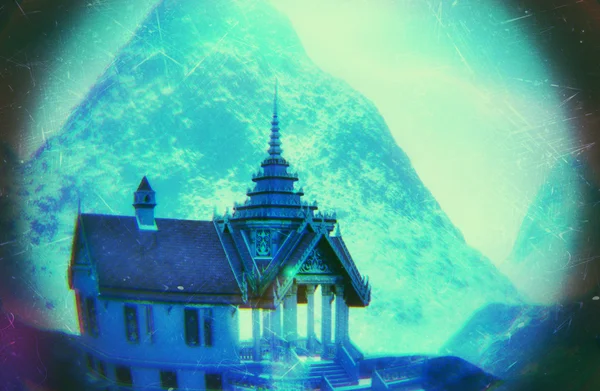 Буддийский храм в горах — стоковое фото