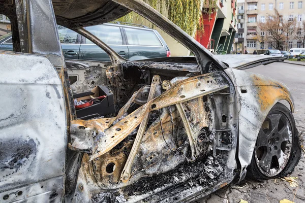 Helt bränd bil — Stockfoto