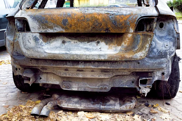 Auto völlig ausgebrannt — Stockfoto