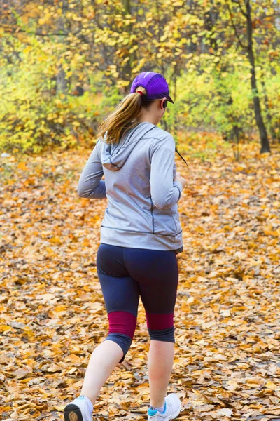 Female jogger in   park — Stock Photo, Image