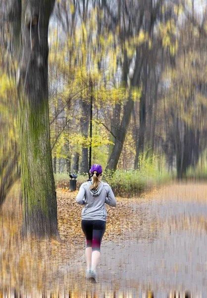 Kadın jogger Park — Stok fotoğraf