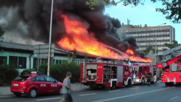 Großbrand in der Stadt — Stockvideo