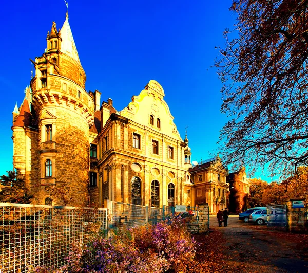 Impresionante castillo de Moszna — Foto de Stock