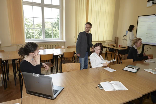 Studenti donne in classe — Foto Stock