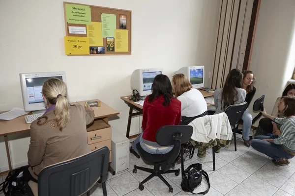 Studenti donne in classe — Foto Stock