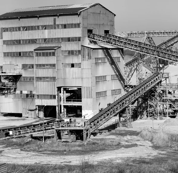 Пескоперерабатывающий завод — стоковое фото