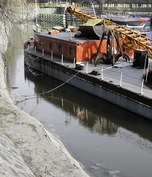 Schiffe vor Anker in einer Werft — Stockfoto