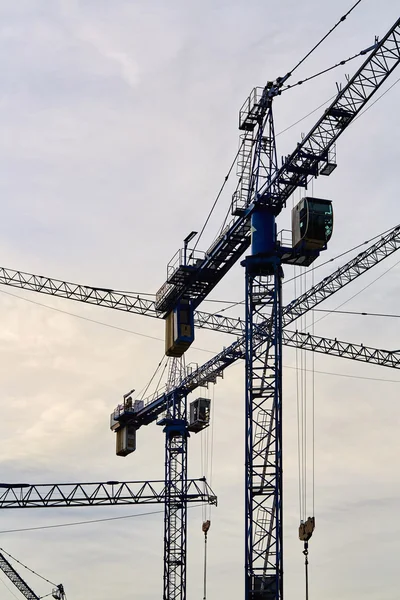 Cranes on the construction site — Stock Photo, Image