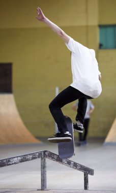 Erkek patenci yüksek havada atlama