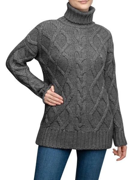 Jersey de punto de lana aislado en blanco. Mujer posando en suéter de punto gris. —  Fotos de Stock
