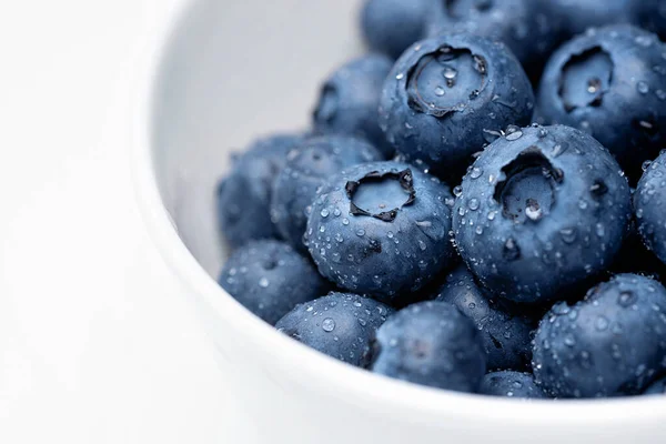 Macro de fruta de arándano con gotas de rocío fondo. — Foto de Stock