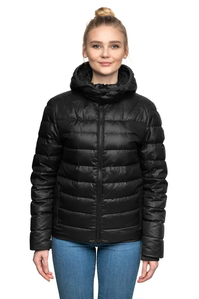 Jonge vrouwelijke model poseren in zwart donsjas geïsoleerd op witte achtergrond. Winter en herfst vrouwen naar beneden jas mockup — Stockfoto